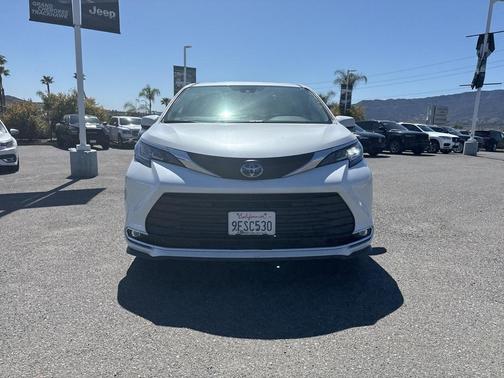2023 Toyota Sienna XLE