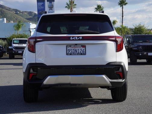 Snow White Pearl 2025 Kia Seltos EX
