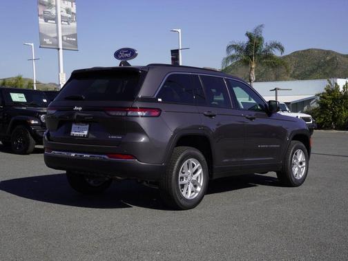 Metallic 2026 Jeep Grand Cherokee Laredo X