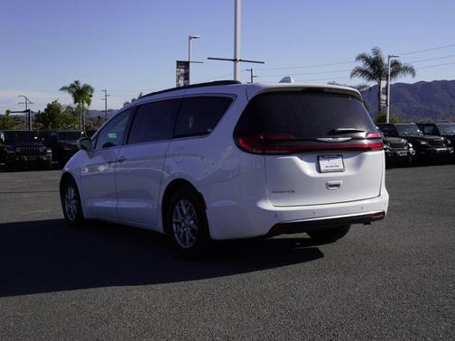 2022 Chrysler Pacifica Touring-L