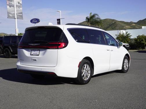 2022 Chrysler Pacifica Touring-L