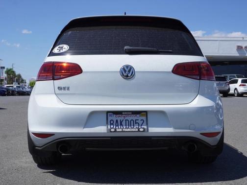 2017 Volkswagen Golf GTI S 4-Door