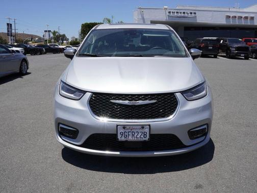 2023 Chrysler Pacifica Hybrid Limited