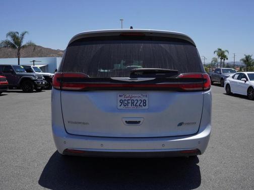 2023 Chrysler Pacifica Hybrid Limited
