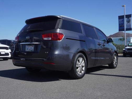 2017 Kia Sedona LX