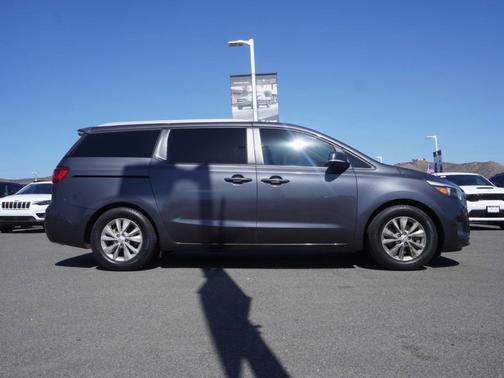 2017 Kia Sedona LX