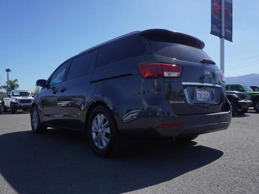 2017 Kia Sedona LX