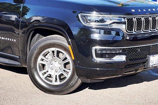 2023 Jeep Wagoneer Base