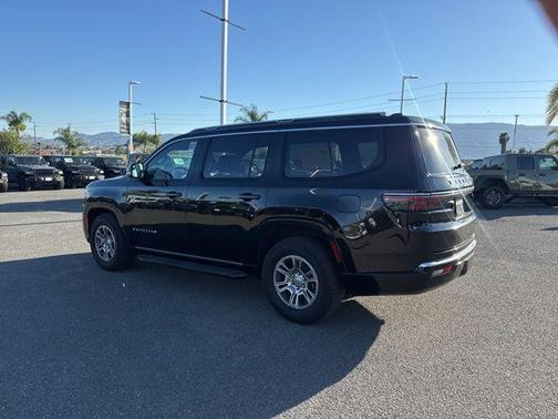 2023 Jeep Wagoneer Base