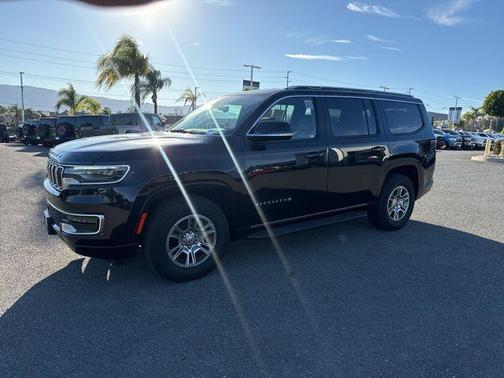 2023 Jeep Wagoneer Base