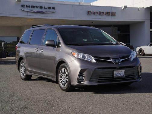 2020 Toyota Sienna XLE