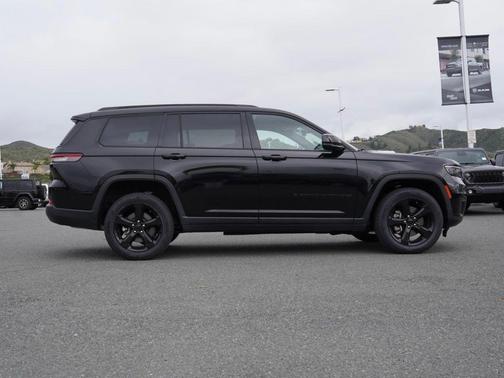 2022 Jeep Grand Cherokee L Laredo