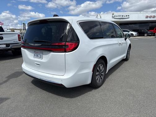2023 Chrysler Pacifica Hybrid Touring L