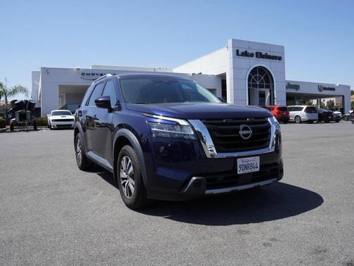 2023 Nissan Pathfinder SL