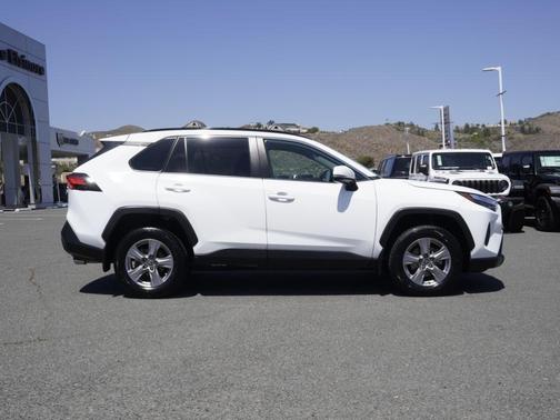 Ice 2023 Toyota RAV4 XLE