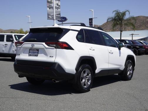 Ice 2023 Toyota RAV4 XLE