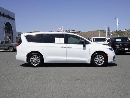 Bright White Clearcoat 2024 Chrysler Pacifica Touring-L