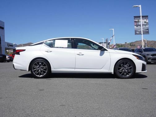 2023 Nissan Altima 2.0 SR