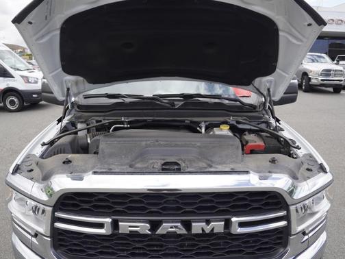 Bright White Clearcoat 2024 RAM 2500 Tradesman