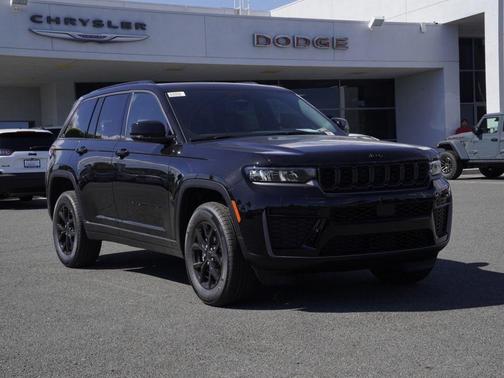 Diamond Black 2026 Jeep Grand Cherokee Laredo