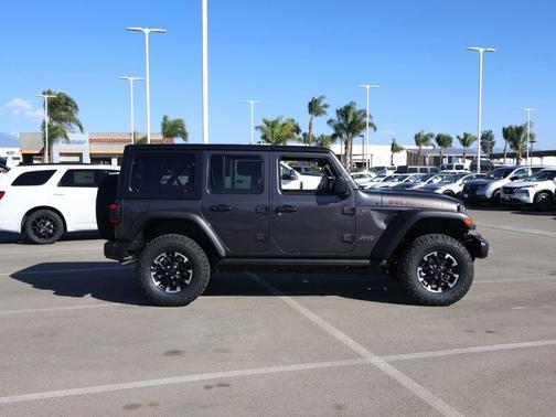 Granite Crystal Clearcoat Metallic 2026 Jeep Wrangler Rubicon