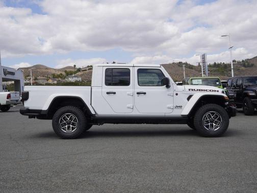 Bright White Clearcoat 2026 Jeep Gladiator Rubicon