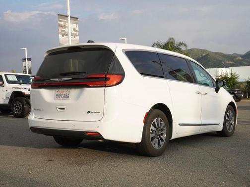 2023 Chrysler Pacifica Hybrid Limited