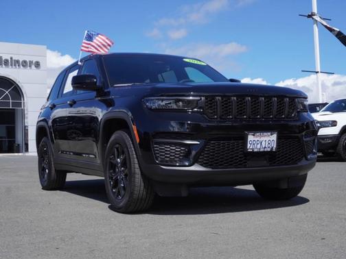 2025 Jeep Grand Cherokee Laredo