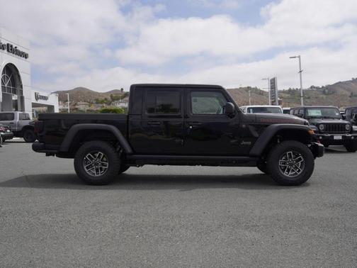 Black Clearcoat 2026 Jeep Gladiator Mojave