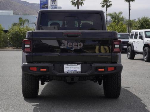 Black Clearcoat 2026 Jeep Gladiator Mojave