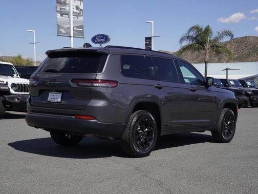 Metallic 2026 Jeep Grand Cherokee L Laredo