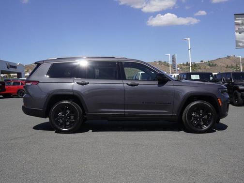 Metallic 2026 Jeep Grand Cherokee L Laredo