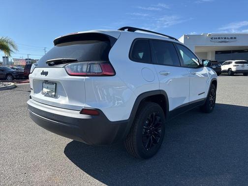 2023 Jeep Cherokee Altitude Lux