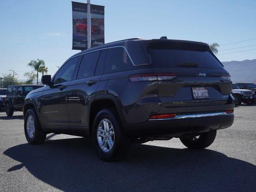 2022 Jeep Grand Cherokee Laredo