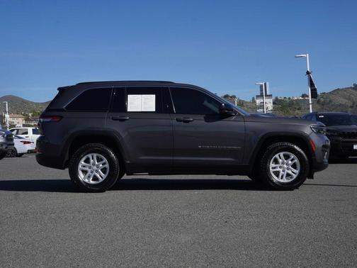 2022 Jeep Grand Cherokee Laredo