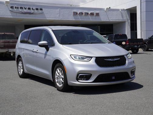 Silver Mist Clearcoat 2023 Chrysler Pacifica Touring-L