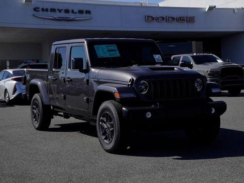 Granite Crystal Clearcoat Metallic 2026 Jeep Gladiator Sport