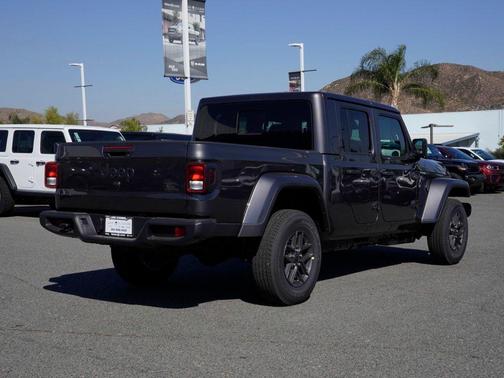 Granite Crystal Clearcoat Metallic 2026 Jeep Gladiator Sport