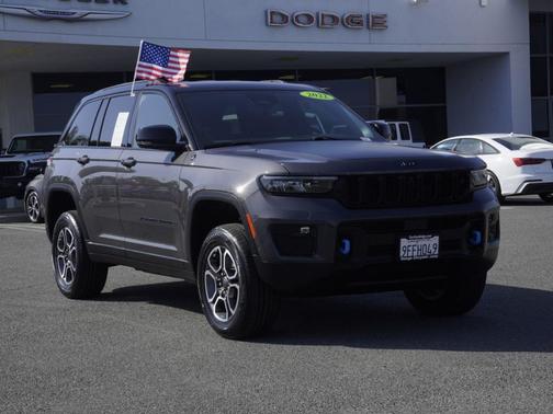 Metallic 2022 Jeep Grand Cherokee 4xe Trailhawk