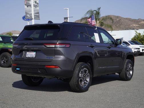 Metallic 2022 Jeep Grand Cherokee 4xe Trailhawk