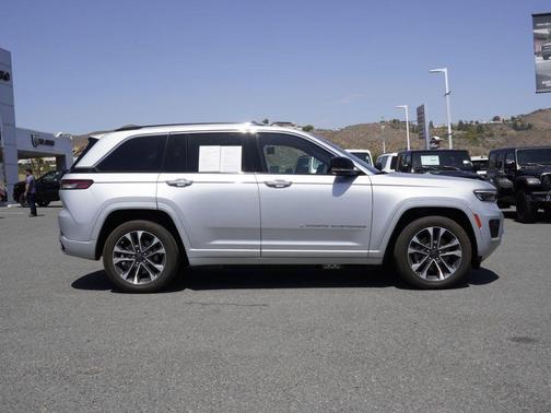 Silver Zynith 2024 Jeep Grand Cherokee 4xe Overland