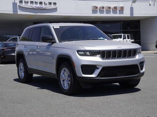 Silver Zynith 2026 Jeep Grand Cherokee Laredo