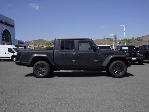 Granite Crystal Clearcoat Metallic 2026 Jeep Gladiator Sport