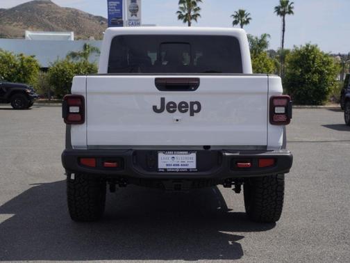 Bright White Clearcoat 2026 Jeep Gladiator Rubicon