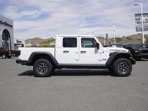 Bright White Clearcoat 2026 Jeep Gladiator Rubicon