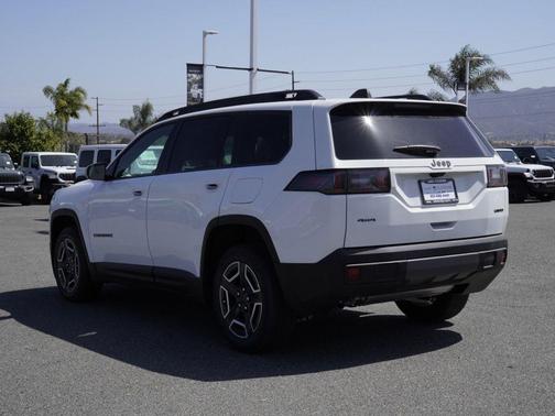 Bright White Clearcoat 2026 Jeep Cherokee LAREDO/LIMITED