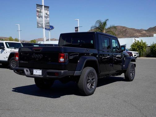 Black Clearcoat 2026 Jeep Gladiator Sport