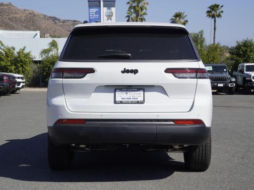 Bright White Clearcoat 2026 Jeep Grand Cherokee L Laredo