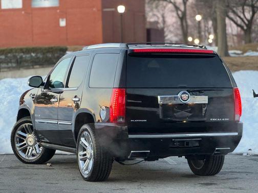 2014 Cadillac Escalade Platinum Edition