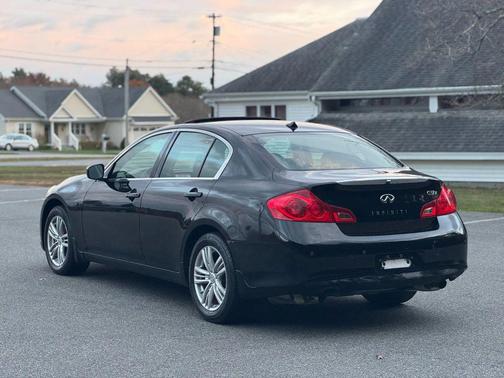 2011 INFINITI G37x Base